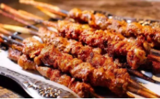 吃肉来这就对了，一条街吃遍新疆美食，喀什夜市，阿星狂吃7小吃
