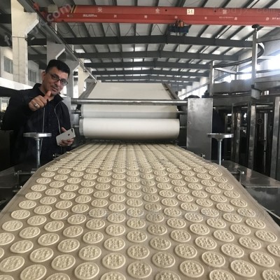 全自动大饼成型机 阿拉伯大饼生产线 饼干机