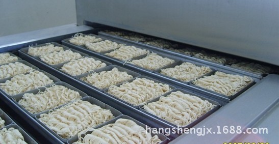 油炸方便面面饼入油炸机