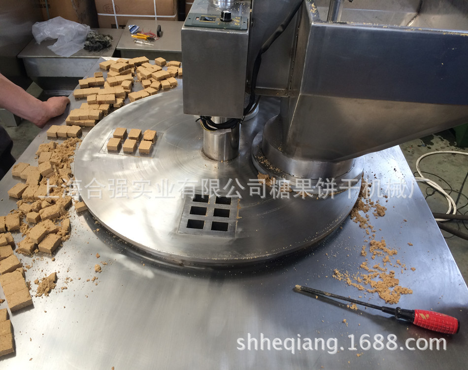 压缩饼干机+包装机